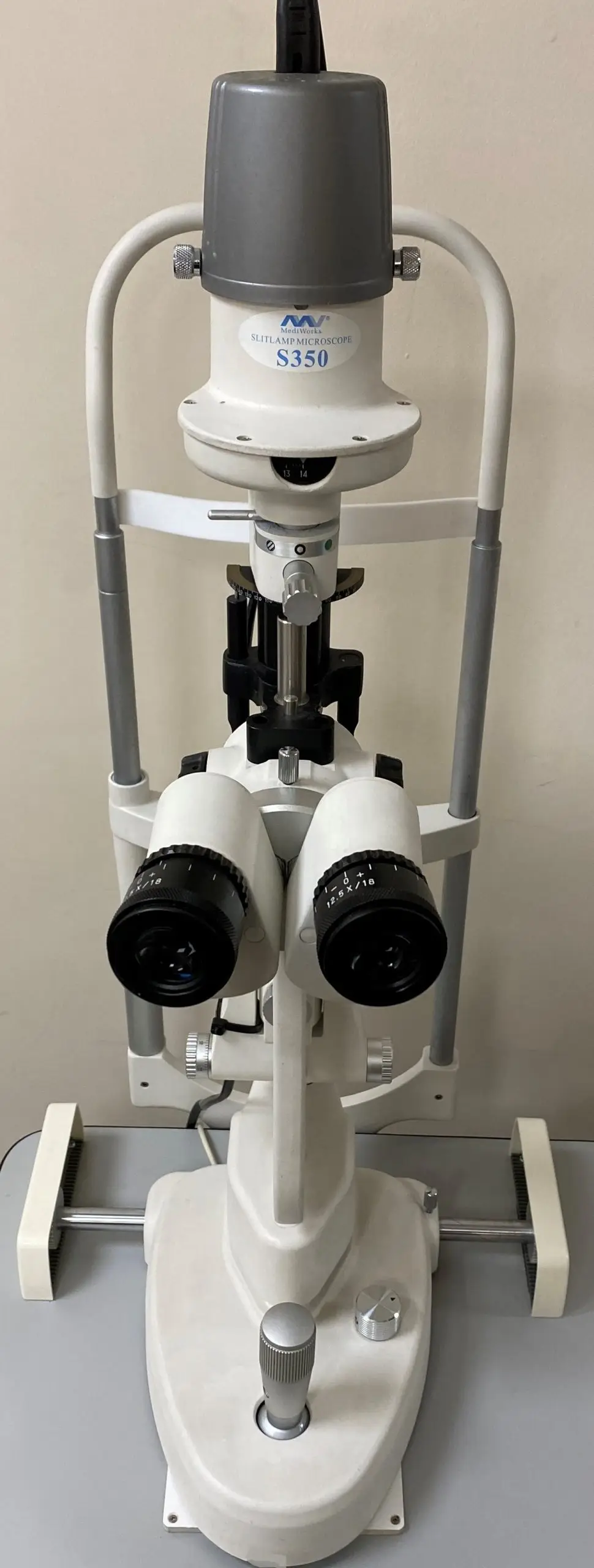 MediWorks SM 350 Slit Lamp